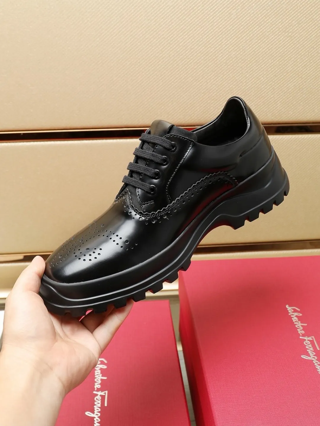 Factory P680💰🔥《Ferragamo》👏Latest•High-end top brand luxury~purchasing agent, top~quality. New fashionable business men's shoes 🔜The uppers are made of original first-layer open-edge beaded cowhide➕cowhide·lining, with fine workmanship. The original stylish and soft combination wear-resistant and non-slip outsole is light and comfortable on the feet. The real thing looks better in real photos. Number of yards: 38--44 (45 and 46 can be customized)